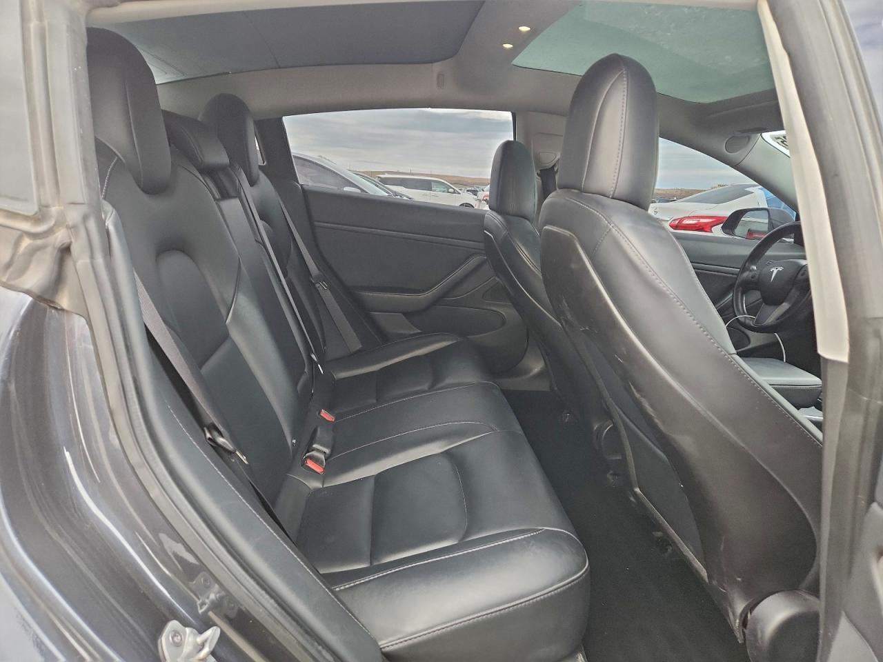 Tesla Model 3 Image 9