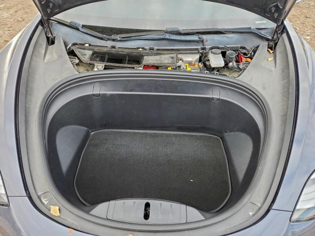 Tesla Model 3 Image 8