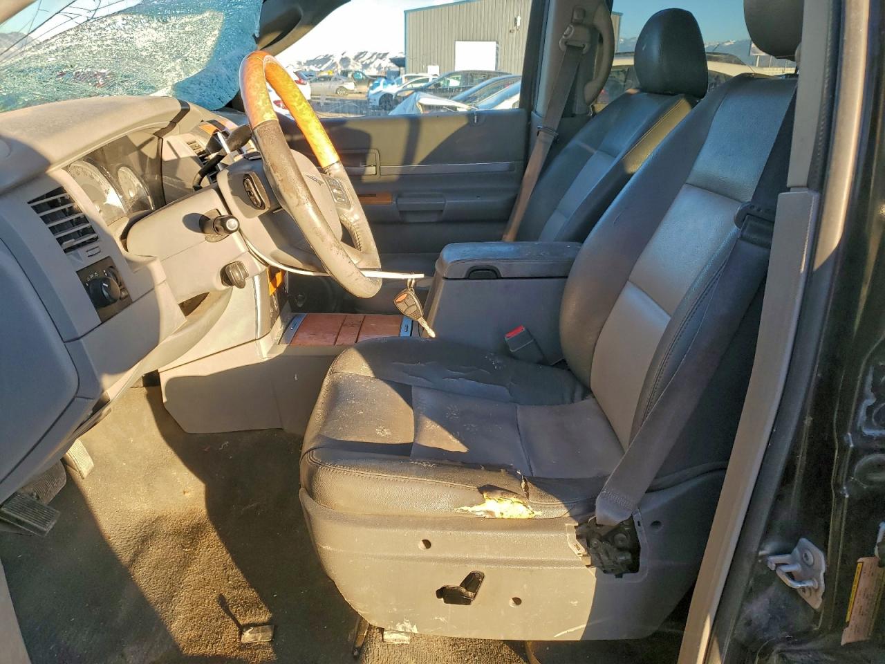 Chrysler Aspen Limited Image 10