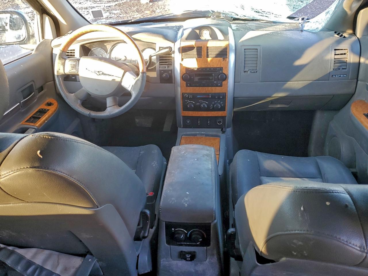 Chrysler Aspen Limited Image 4